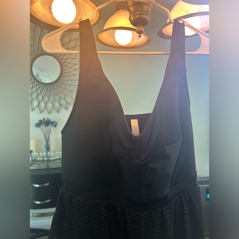 SWIM BY CACIQUE SIZE 20 (FITS 16-20). Adjustable straps/built in cover up. - Picture 3 of 8